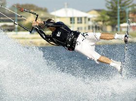 Kitesurfing - Kitesurfing the sandbar at Safety Bay