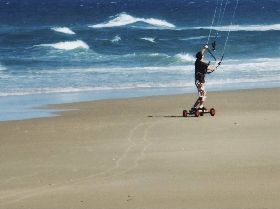 Land Kiting - Wurtulla beach low tide